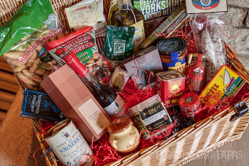 Gourmet hamper 'Ultimo' from El Gato Negro tapas