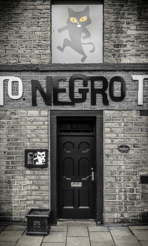Closed door at El Gato Negro
