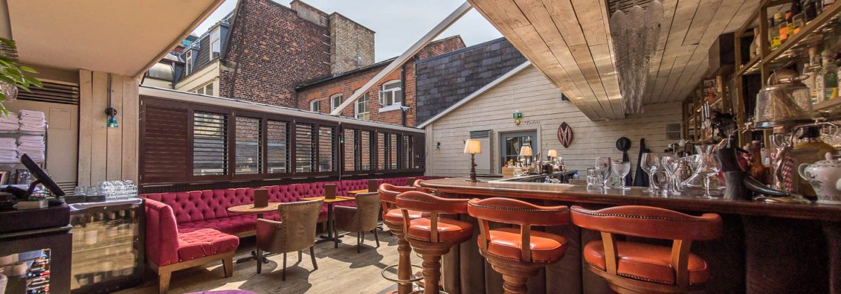 Al fresco dining on the top floor of El Gato Negro